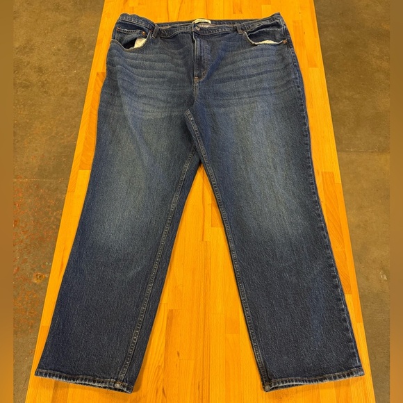 Abercrombie High Rise Relaxed 90s Jean Size 22 EUC - Picture 1 of 8